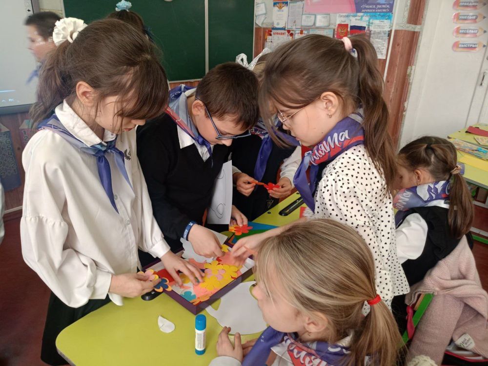 Орлята-сентябрята 4 класса ГБОУ ЛНР «Станично-Луганская средняя школа имени Грекова П.М.» Орлята-сентябрята 4 класса ГБОУ ЛНР «Станично-Луганская средняя школа имени Грекова П.М.»