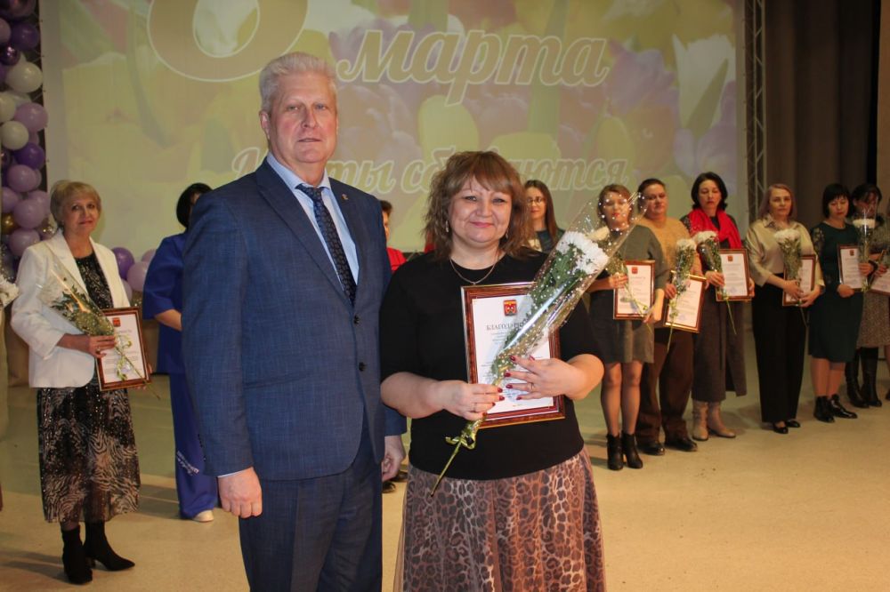 Сергей Козенко: 8 Сегодня, в преддверии Международного женского дня, в Краснодонском городском Дворце культуры имени «Молодой гвардии» состоялось яркое и запоминающееся мероприятие — праздничный концерт, посвященный 8 марта Сергей Козенко: 8 Сегодня, в преддверии Международного женского дня, в Краснодонском городском Дворце культуры имени «Молодой гвардии» состоялось яркое и запоминающееся мероприятие — праздничный концерт, посвященный 8 марта