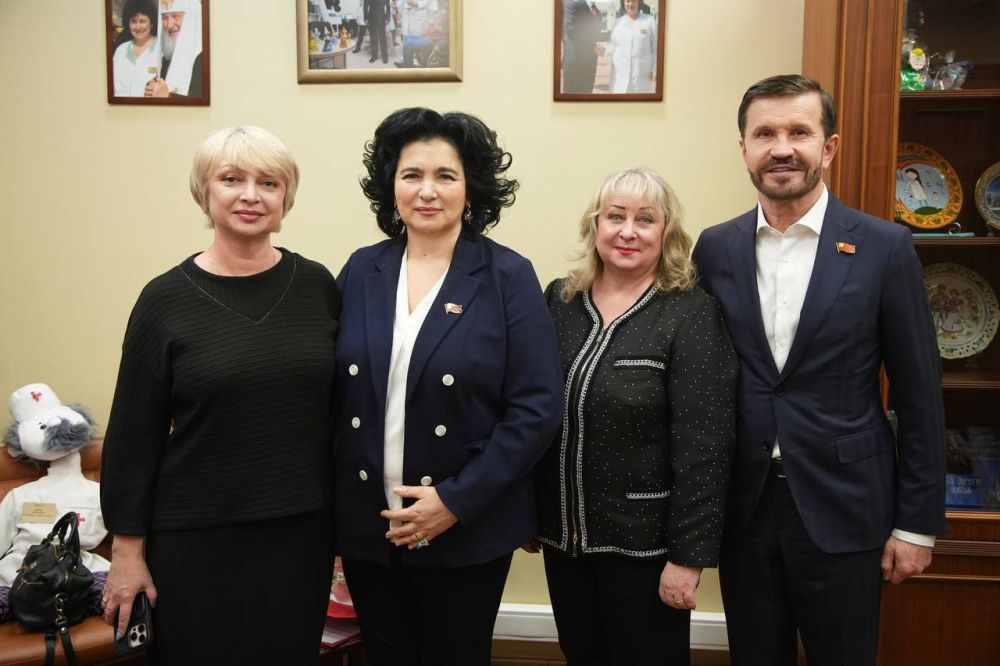 Наталия Пащенко: Вместе с заместителем Председателя Правительства ЛНР Светланой Анатольевной Малаховой, мы встретились с директором Научно-практического центра детской психоневрологи Департамента здравоохранения города... Наталия Пащенко: Вместе с заместителем Председателя Правительства ЛНР Светланой Анатольевной Малаховой, мы встретились с директором Научно-практического центра детской психоневрологи Департамента здравоохранения города...