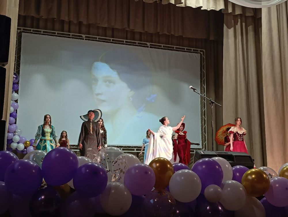 Приближается самый весенний, яркий и нежный праздник - 8 марта! Традиционно в этот день мужская половина, сбиваясь с ног в поисках цветов, поздравляет своих самых родных и близких, самых прекрасных и роскошных женщин Приближается самый весенний, яркий и нежный праздник - 8 марта! Традиционно в этот день мужская половина, сбиваясь с ног в поисках цветов, поздравляет своих самых родных и близких, самых прекрасных и роскошных женщин