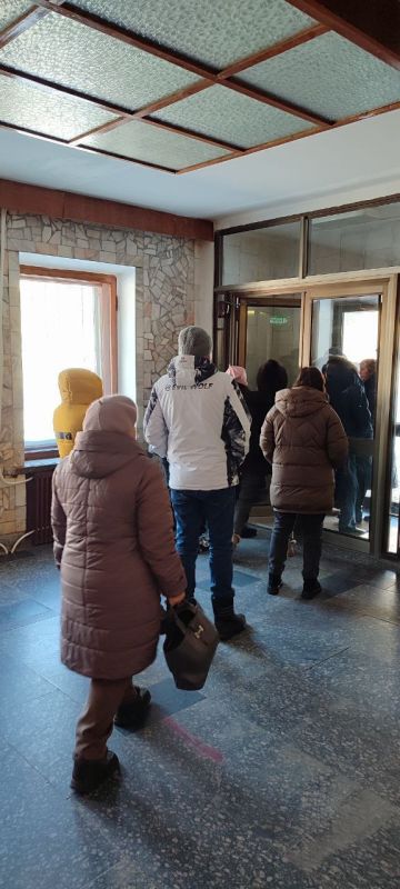 С целью усвоения и отработки навыков действий персонала и должностных лиц при угрозе или совершении теракта, на базе ДК им. Горького прошли тренировочные учения по эвакуации персонала и посетителей Дворца С целью усвоения и отработки навыков действий персонала и должностных лиц при угрозе или совершении теракта, на базе ДК им. Горького прошли тренировочные учения по эвакуации персонала и посетителей Дворца