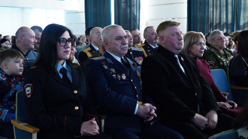 Праздничный концерт «Русские маяки», посвященный Году защитника Отечества, состоялся в Луганске 5 марта на базе Луганского государственного университета имени Владимира Даля Праздничный концерт «Русские маяки», посвященный Году защитника Отечества, состоялся в Луганске 5 марта на базе Луганского государственного университета имени Владимира Даля