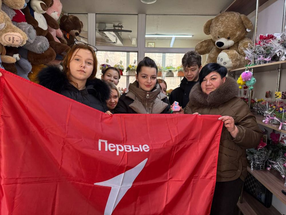 В преддверии Международного женского дня активисты Движения Первых Брянковской специализированной школы №1 совместно с советником директора по воспитанию Галиной Савчук приняли участие во Всероссийской акции «Вам, любимые!» В преддверии Международного женского дня активисты Движения Первых Брянковской специализированной школы №1 совместно с советником директора по воспитанию Галиной Савчук приняли участие во Всероссийской акции «Вам, любимые!»