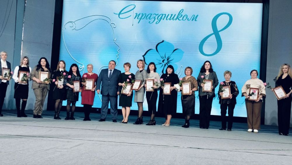 Сегодня в ДК им. Горького состоялось торжественное мероприятие, посвященное Международному женскому дню 8 Марта Сегодня в ДК им. Горького состоялось торжественное мероприятие, посвященное Международному женскому дню 8 Марта