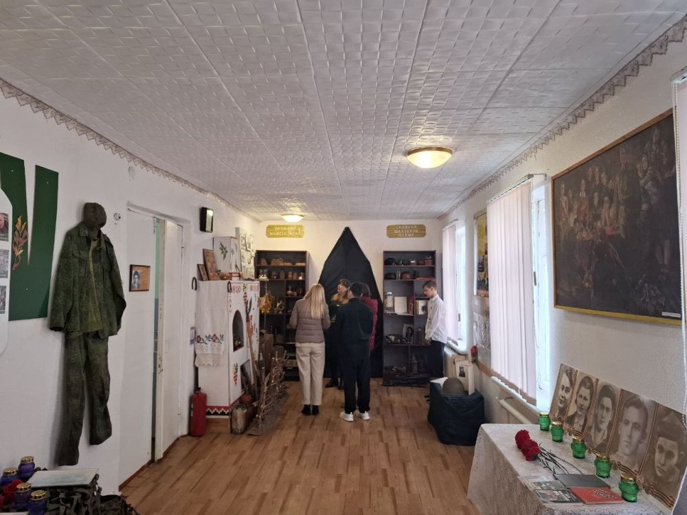 Руководитель школьного историко-краеведческого музея "Память" Ровеньковской школы № 12 им. В.Ю Руководитель школьного историко-краеведческого музея "Память" Ровеньковской школы № 12 им. В.Ю