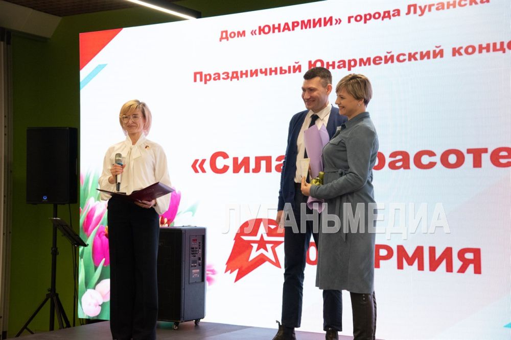 В Луганском Доме молодежи состоялся праздничный концерт, посвященный Международному женскому дню В Луганском Доме молодежи состоялся праздничный концерт, посвященный Международному женскому дню