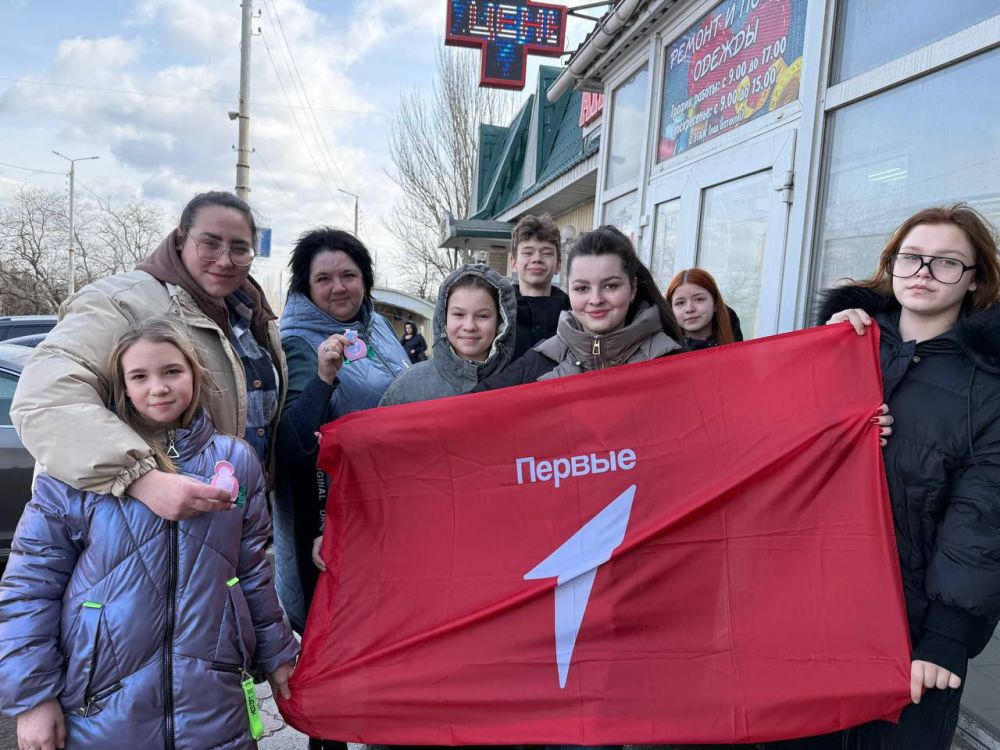 В преддверии Международного женского дня активисты Движения Первых Брянковской специализированной школы №1 совместно с советником директора по воспитанию Галиной Савчук приняли участие во Всероссийской акции «Вам, любимые!» В преддверии Международного женского дня активисты Движения Первых Брянковской специализированной школы №1 совместно с советником директора по воспитанию Галиной Савчук приняли участие во Всероссийской акции «Вам, любимые!»