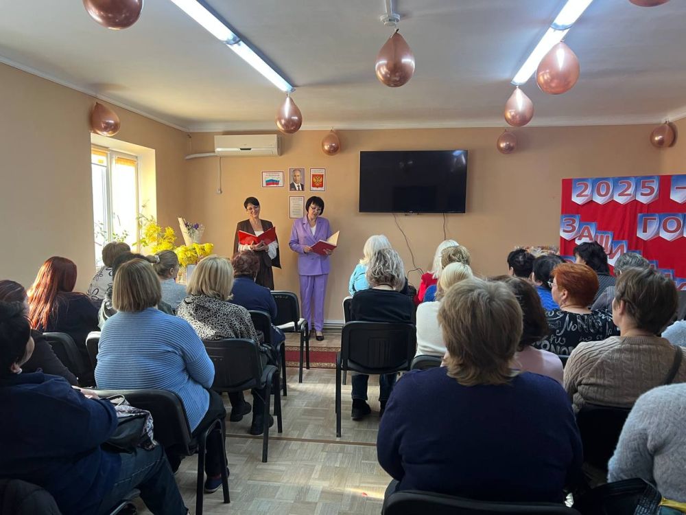 5 марта в ГБУ ЛНР «Брянковский КЦСОН» сторонники и активисты Партии «Единая Россия, провели праздничное мероприятие «О, женщины, Вам имя – Совершенство!», на котором поздравили матерей, жен военнослужащих, исполняющих долг в... 5 марта в ГБУ ЛНР «Брянковский КЦСОН» сторонники и активисты Партии «Единая Россия, провели праздничное мероприятие «О, женщины, Вам имя – Совершенство!», на котором поздравили матерей, жен военнослужащих, исполняющих долг в...