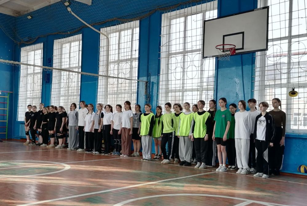 В преддверии весеннего праздника- Международного женского дня- состоялся турнир по волейболу среди общеобразовательных учреждений Станично -Луганского МО, который прошёл на базе СЛСШ с. Валуйское В преддверии весеннего праздника- Международного женского дня- состоялся турнир по волейболу среди общеобразовательных учреждений Станично -Луганского МО, который прошёл на базе СЛСШ с. Валуйское