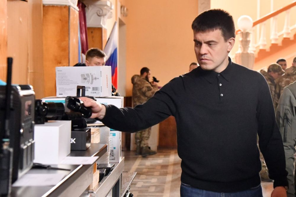Андрей Сухачев: В Центре досуга «Победа» с Губернатором Красноярского края Михаилом Котюковым посмотрели, какие работы были выполнены красноярцами Андрей Сухачев: В Центре досуга «Победа» с Губернатором Красноярского края Михаилом Котюковым посмотрели, какие работы были выполнены красноярцами