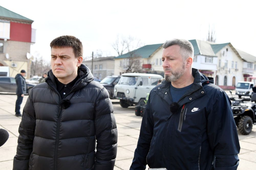 Андрей Сухачев: В Центре досуга «Победа» с Губернатором Красноярского края Михаилом Котюковым посмотрели, какие работы были выполнены красноярцами Андрей Сухачев: В Центре досуга «Победа» с Губернатором Красноярского края Михаилом Котюковым посмотрели, какие работы были выполнены красноярцами