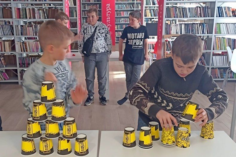 В Свердловской центральной городской библиотеке имени В.П В Свердловской центральной городской библиотеке имени В.П