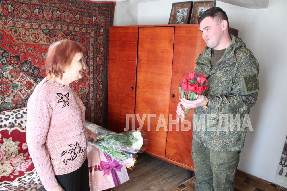 В Новопскове ветерана Великой Отечественной войны Любовь Ивановну Литвинову поздравили с наступающим Женским праздником 8 марта В Новопскове ветерана Великой Отечественной войны Любовь Ивановну Литвинову поздравили с наступающим Женским праздником 8 марта