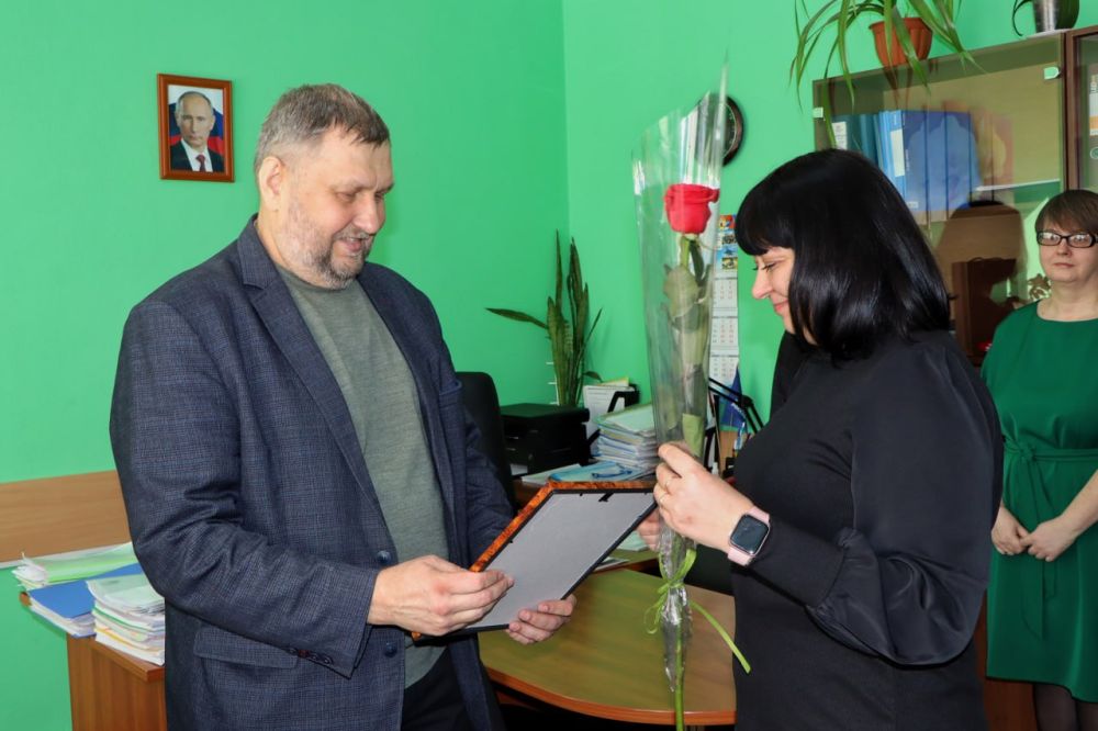 Евгений Бондарь: Не перестану повторять, что в нашем округе живут самые активные, талантливые и целеустремленные женщины! Все они достигают успехов в самых разных сферах, ежедневно вносят свой вклад в развитие муниципалитета! Евгений Бондарь: Не перестану повторять, что в нашем округе живут самые активные, талантливые и целеустремленные женщины! Все они достигают успехов в самых разных сферах, ежедневно вносят свой вклад в развитие муниципалитета!