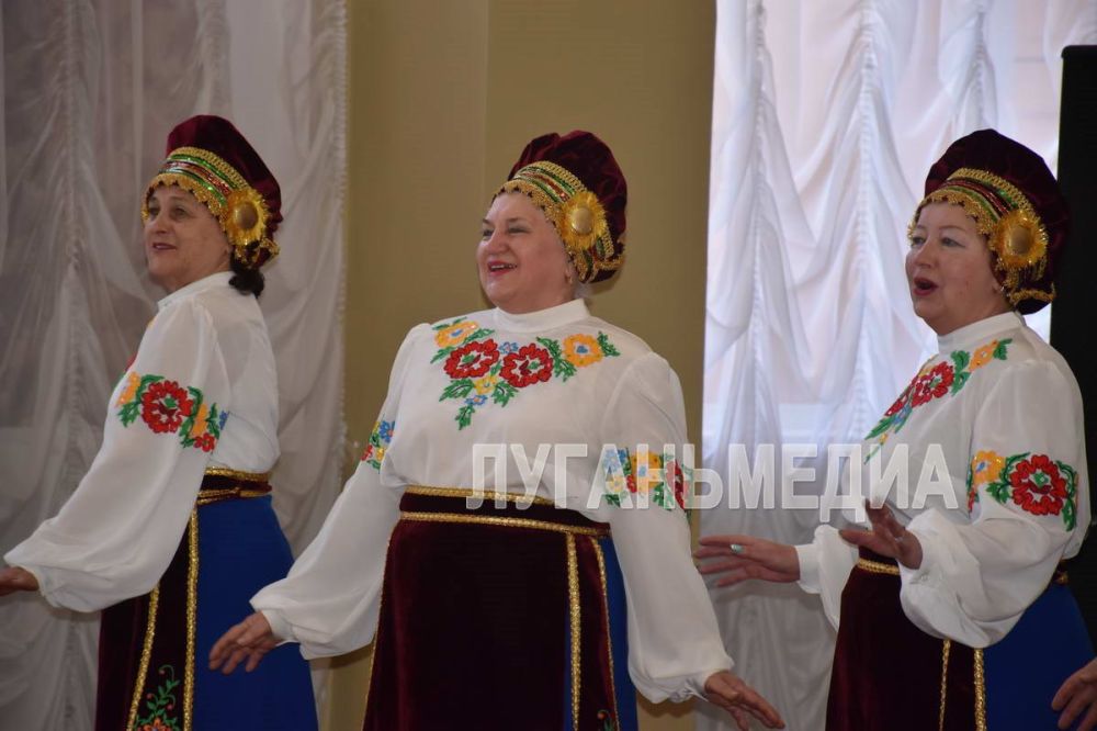 Яркий концерт к Международному женскому дню прошел в Дворце культуры им. Горького в Стаханове Яркий концерт к Международному женскому дню прошел в Дворце культуры им. Горького в Стаханове