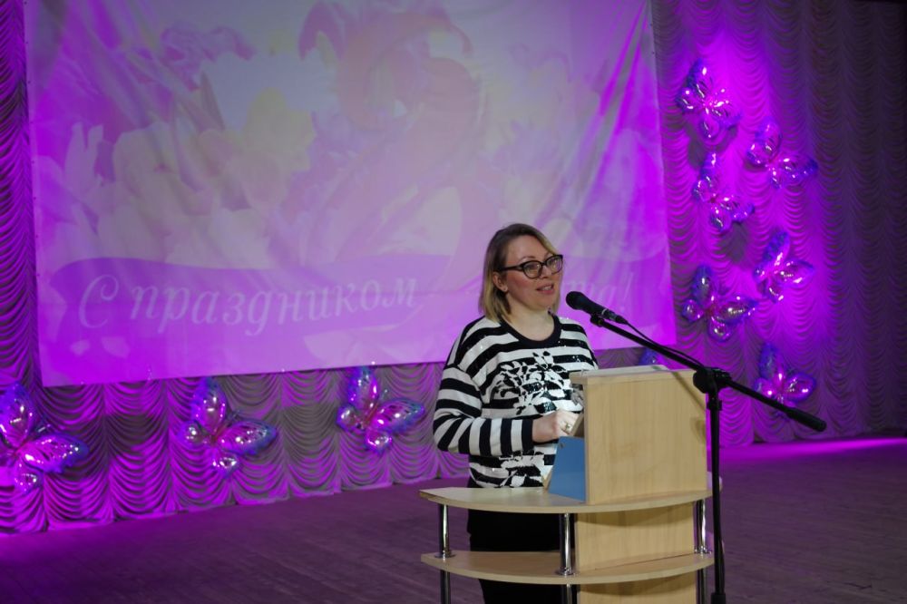 В преддверии Международного женского дня в Славяносербском центре культуры состоялся праздничный концерт для женщин В преддверии Международного женского дня в Славяносербском центре культуры состоялся праздничный концерт для женщин