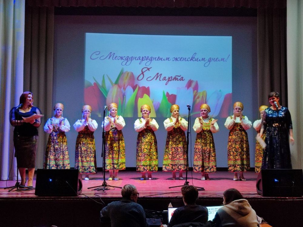 Сегодня в Петровском ДК прошла потрясающая, зажигательная концертная программа посвященная празднику весны! Сегодня в Петровском ДК прошла потрясающая, зажигательная концертная программа посвященная празднику весны!