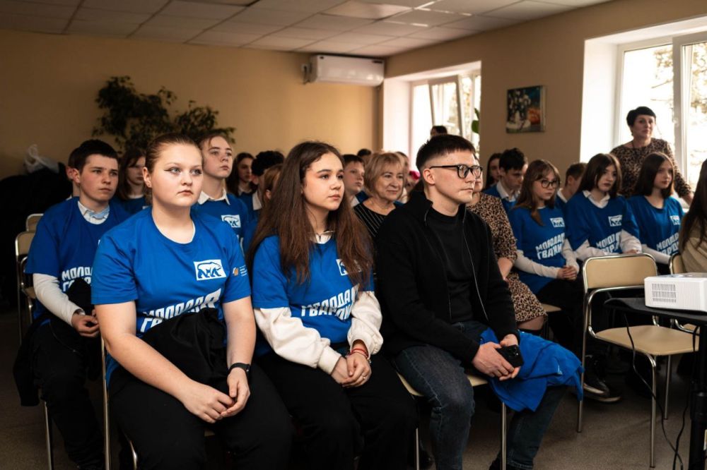 Расширяемся!. Молодая Гвардия Единой России продолжает расширять своё движение – теперь активисты начали работу в Станице Луганской. Здесь уже сформировалось местное отделение, которое возглавил Игорь Коротаев, а в его рядах... Расширяемся!. Молодая Гвардия Единой России продолжает расширять своё движение – теперь активисты начали работу в Станице Луганской. Здесь уже сформировалось местное отделение, которое возглавил Игорь Коротаев, а в его рядах...