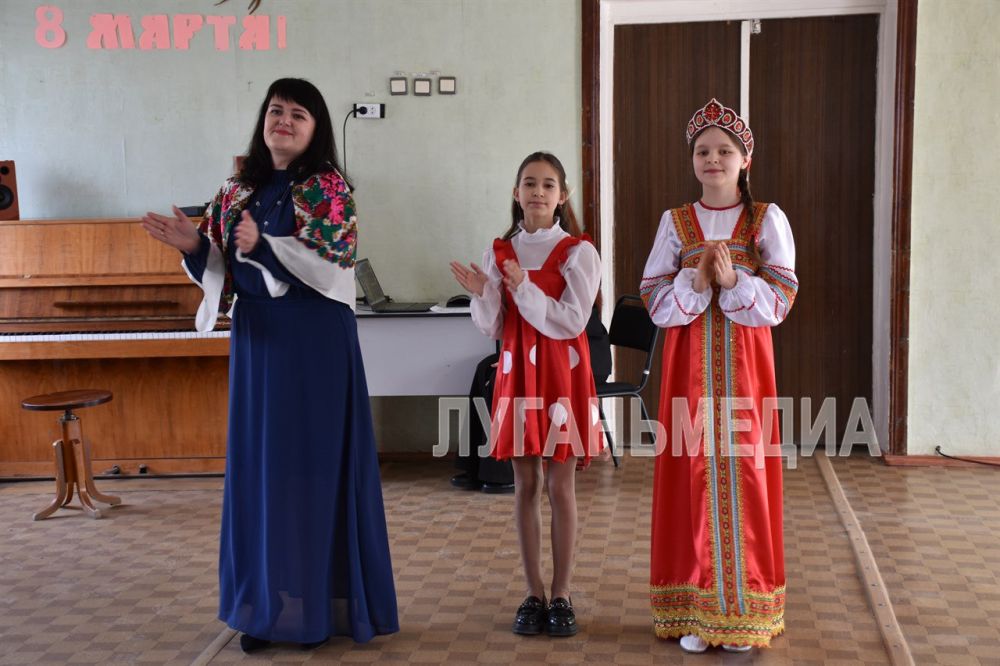 Для коллектива и подопечных Первомайского комплексного центра социального обслуживания было организовано торжественное мероприятие «В честь прекрасных дам» к Международному женскому дню Для коллектива и подопечных Первомайского комплексного центра социального обслуживания было организовано торжественное мероприятие «В честь прекрасных дам» к Международному женскому дню