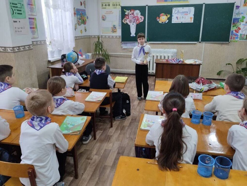В рамках выполнения задания трека "Орлёнок - спортсмен" ребята из 4-А класса Ровеньковской школы №12 провели интересную встречу, посвящённую спорту и достижениям своих одноклассников В рамках выполнения задания трека "Орлёнок - спортсмен" ребята из 4-А класса Ровеньковской школы №12 провели интересную встречу, посвящённую спорту и достижениям своих одноклассников
