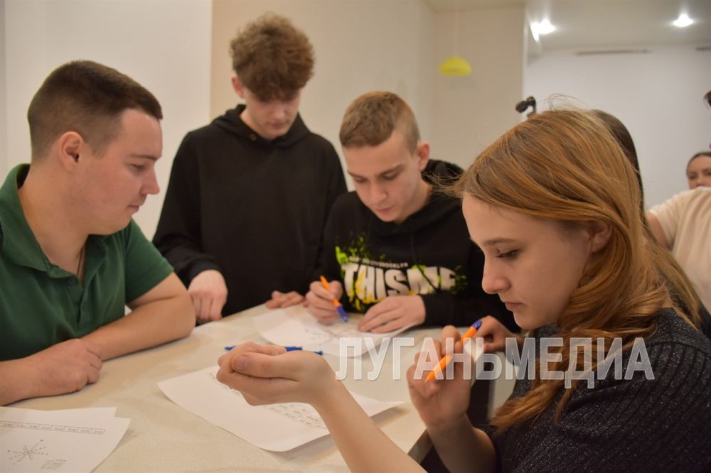 В Краснодонском центре молодёжных инициатив «Гравитация» собрались представители студенчества и учащиеся краснодонских школ, чтобы принять участие в празднике, приуроченном Всемирному женскому дню В Краснодонском центре молодёжных инициатив «Гравитация» собрались представители студенчества и учащиеся краснодонских школ, чтобы принять участие в празднике, приуроченном Всемирному женскому дню