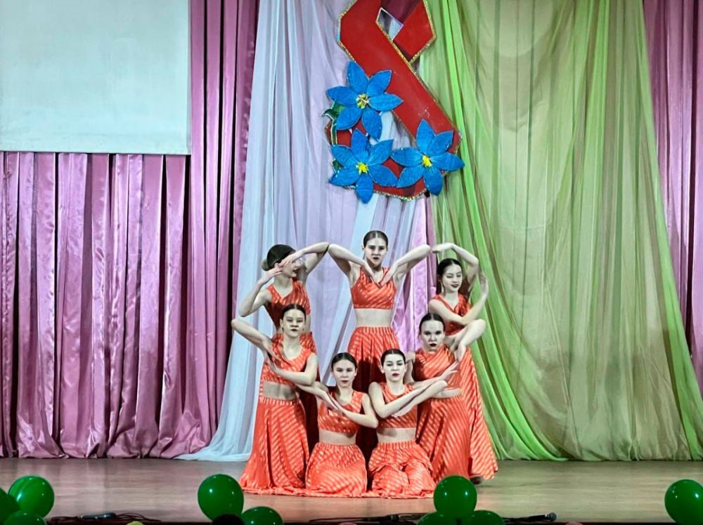 Во Дворце культуры им. Горького пгт Крепенский состоялся праздничный концерт, посвященный Международному женскому дню 8 марта «Букет прекрасных поздравлений» Во Дворце культуры им. Горького пгт Крепенский состоялся праздничный концерт, посвященный Международному женскому дню 8 марта «Букет прекрасных поздравлений»