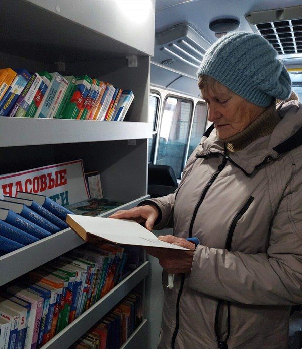 Библиобус подарил праздник жительницам поселка Мирное Библиобус подарил праздник жительницам поселка Мирное