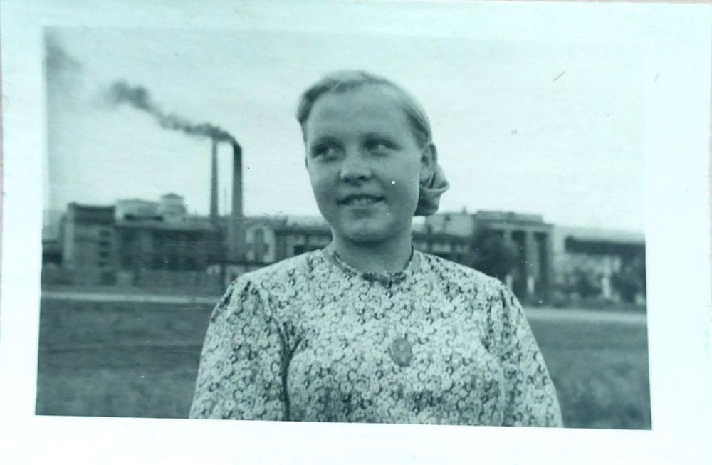 С наступающим 8 марта!. На фото советские женщины 1940 - 1980-е годы С наступающим 8 марта!. На фото советские женщины 1940 - 1980-е годы