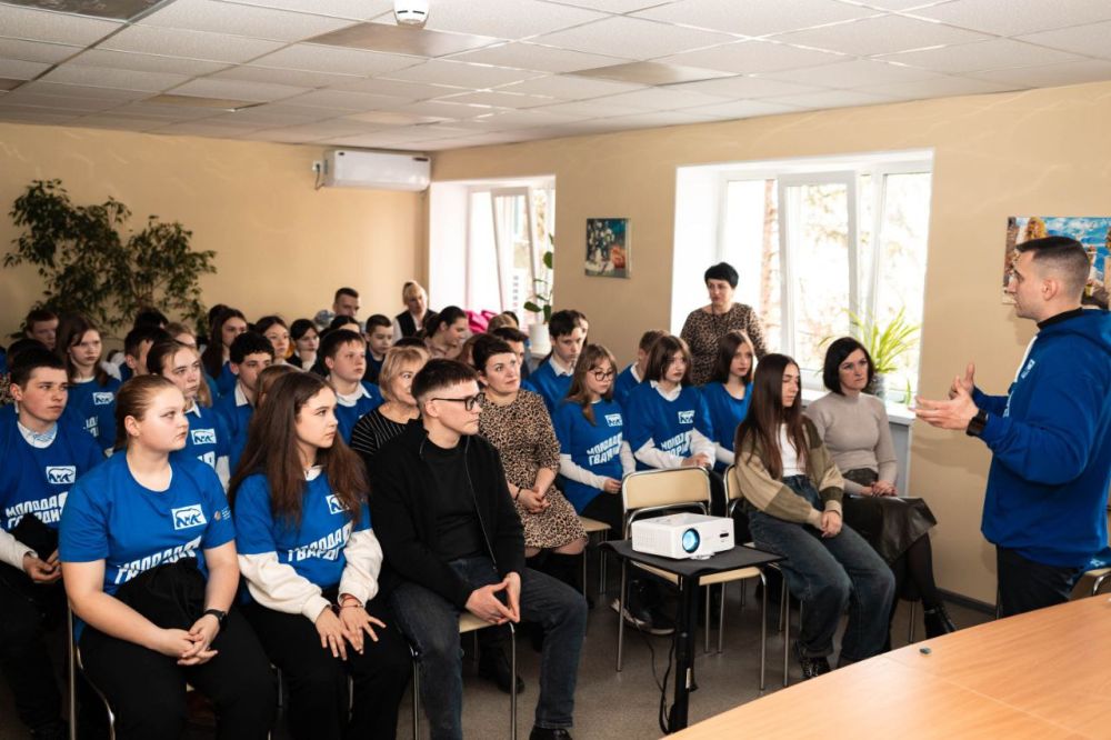 Расширяемся!. Молодая Гвардия Единой России продолжает расширять своё движение – теперь активисты начали работу в Станице Луганской. Здесь уже сформировалось местное отделение, которое возглавил Игорь Коротаев, а в его рядах... Расширяемся!. Молодая Гвардия Единой России продолжает расширять своё движение – теперь активисты начали работу в Станице Луганской. Здесь уже сформировалось местное отделение, которое возглавил Игорь Коротаев, а в его рядах...