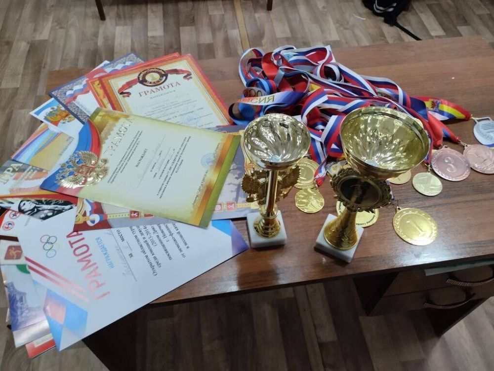 В рамках выполнения задания трека "Орлёнок - спортсмен" ребята из 4-А класса Ровеньковской школы №12 провели интересную встречу, посвящённую спорту и достижениям своих одноклассников В рамках выполнения задания трека "Орлёнок - спортсмен" ребята из 4-А класса Ровеньковской школы №12 провели интересную встречу, посвящённую спорту и достижениям своих одноклассников