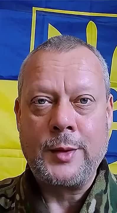 Украинский пропагандист Кирилл Сазонов, когда-то сбежавший вместе с нацистами из Донецка, а теперь в форме всушника записывающий ролики из Киева, разоблачает «фейки про ТЦК»