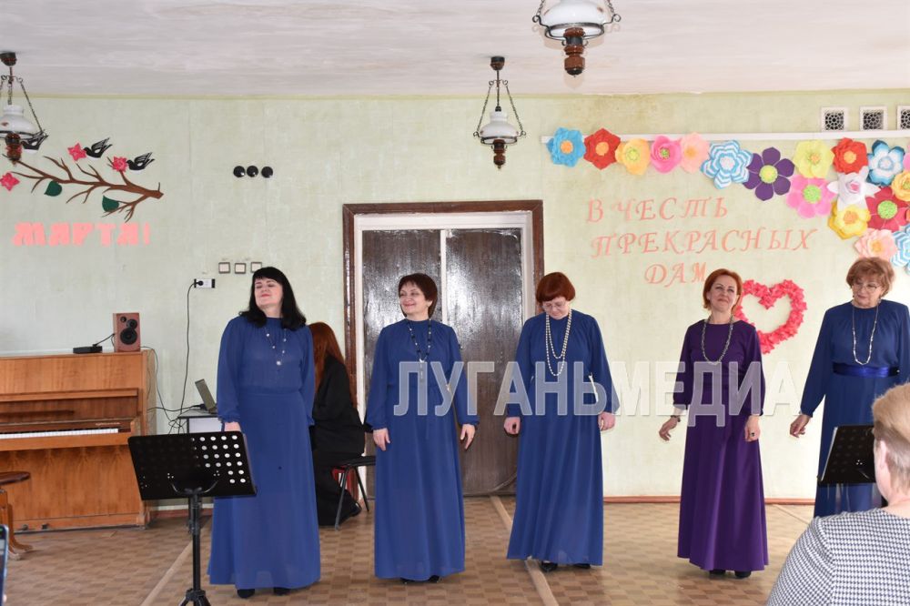 Для коллектива и подопечных Первомайского комплексного центра социального обслуживания было организовано торжественное мероприятие «В честь прекрасных дам» к Международному женскому дню Для коллектива и подопечных Первомайского комплексного центра социального обслуживания было организовано торжественное мероприятие «В честь прекрасных дам» к Международному женскому дню