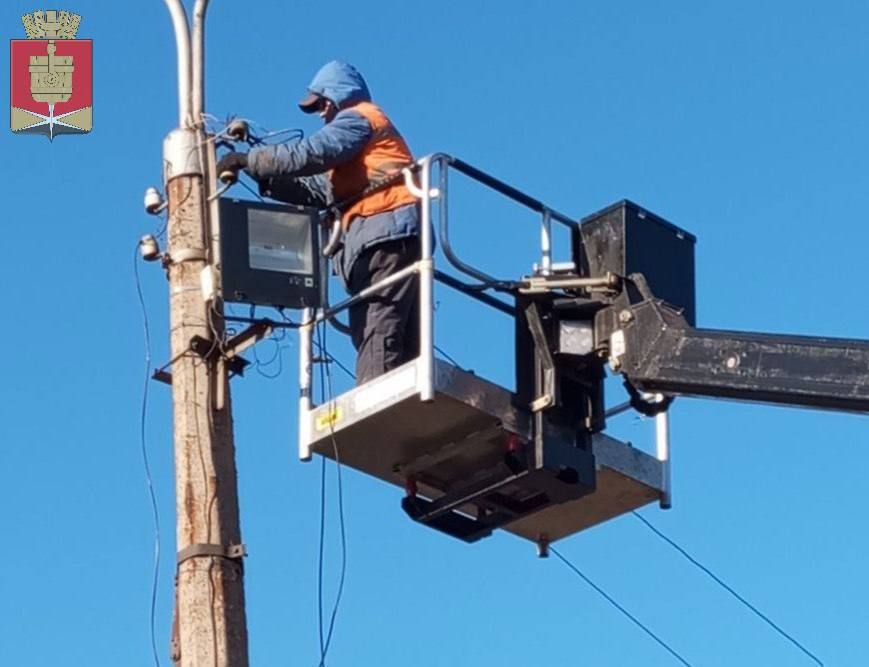 Коммунальные службы проводят работы на территории города Коммунальные службы проводят работы на территории города