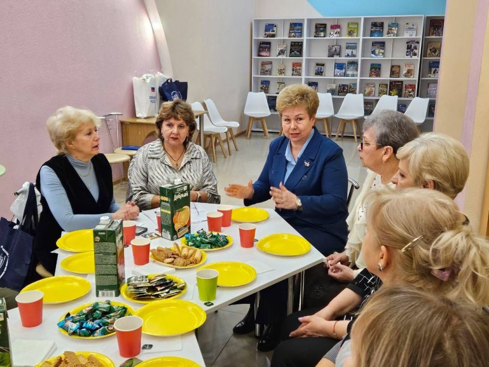 Инна Швенк: 6 марта 2025 года, в преддверии Международного женского дня 8 марта на площадке Штаба общественной поддержки проведён круглый стол с женщинами, потерявшими своих сыновей в период СВО. Инна Швенк: 6 марта 2025 года, в преддверии Международного женского дня 8 марта на площадке Штаба общественной поддержки проведён круглый стол с женщинами, потерявшими своих сыновей в период СВО.