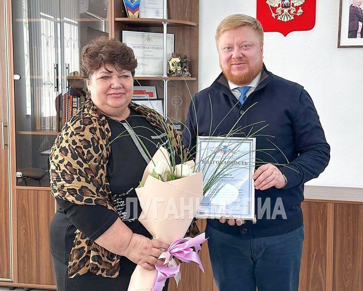 Министр образования ЛНР наградил сотрудников «ЛУГАНЬМЕДИА» Министр образования ЛНР наградил сотрудников «ЛУГАНЬМЕДИА»