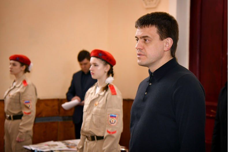 Михаил Котюков передал военнослужащим гумпомощь и вручил награды Михаил Котюков передал военнослужащим гумпомощь и вручил награды