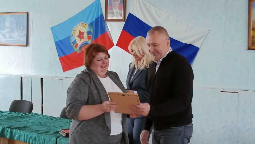 В преддверии Международного женского дня Министр природных ресурсов и экологии Луганской Народной Республики поздравил сотрудников Министерства и лесохозяйственной отрасли В преддверии Международного женского дня Министр природных ресурсов и экологии Луганской Народной Республики поздравил сотрудников Министерства и лесохозяйственной отрасли