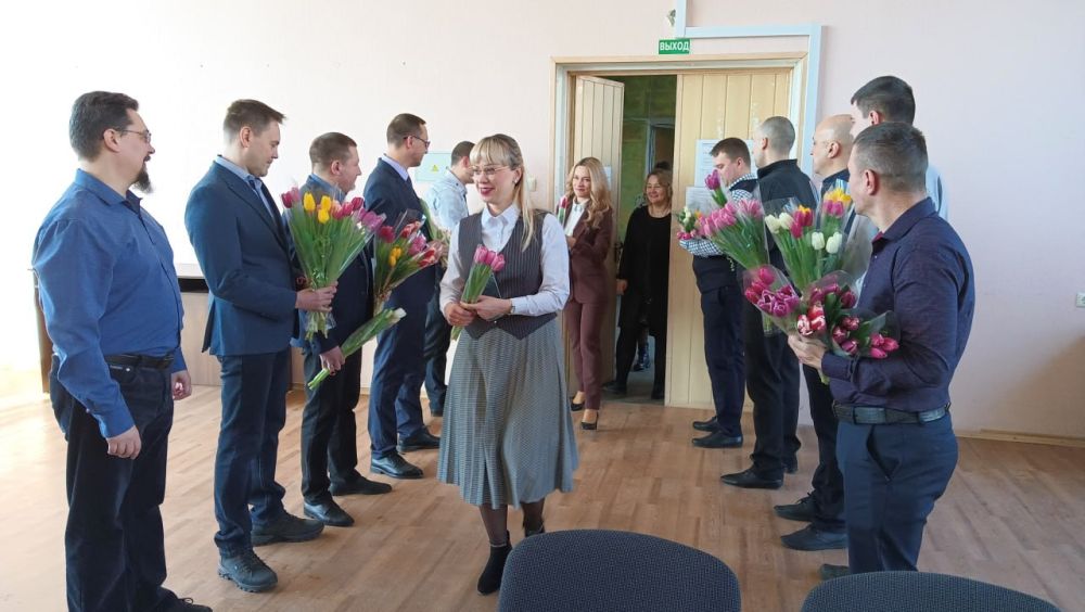 В преддверии Международного женского дня Министр природных ресурсов и экологии Луганской Народной Республики поздравил сотрудников Министерства и лесохозяйственной отрасли В преддверии Международного женского дня Министр природных ресурсов и экологии Луганской Народной Республики поздравил сотрудников Министерства и лесохозяйственной отрасли