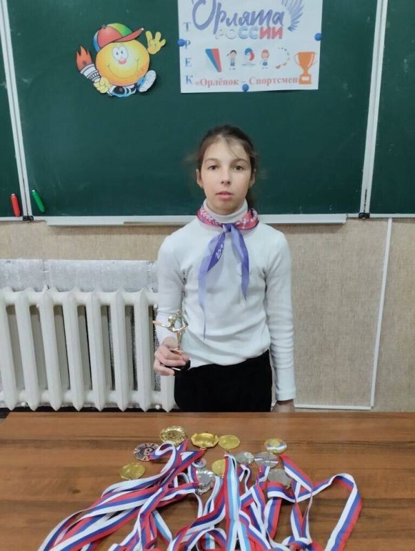 В рамках выполнения задания трека "Орлёнок - спортсмен" ребята из 4-А класса Ровеньковской школы №12 провели интересную встречу, посвящённую спорту и достижениям своих одноклассников В рамках выполнения задания трека "Орлёнок - спортсмен" ребята из 4-А класса Ровеньковской школы №12 провели интересную встречу, посвящённую спорту и достижениям своих одноклассников