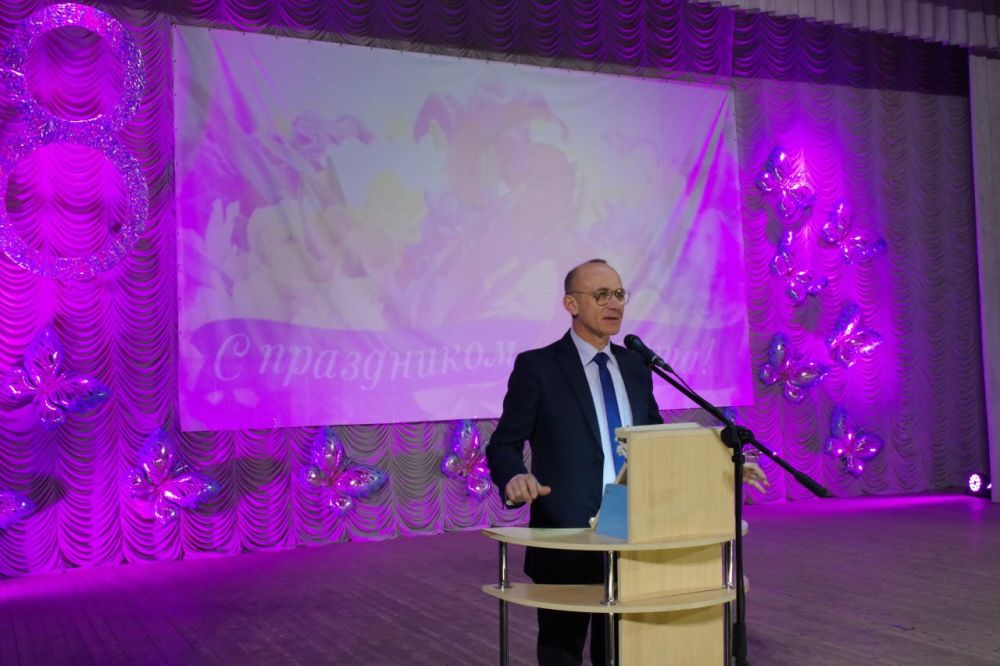 В преддверии Международного женского дня в Славяносербском центре культуры состоялся праздничный концерт для женщин В преддверии Международного женского дня в Славяносербском центре культуры состоялся праздничный концерт для женщин