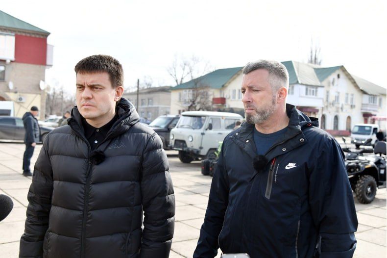 Михаил Котюков передал военнослужащим гумпомощь и вручил награды Михаил Котюков передал военнослужащим гумпомощь и вручил награды