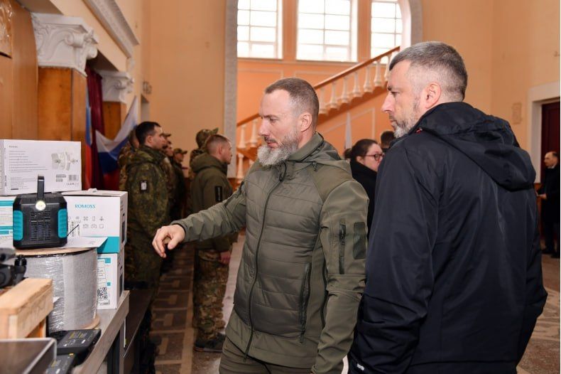 Михаил Котюков передал военнослужащим гумпомощь и вручил награды Михаил Котюков передал военнослужащим гумпомощь и вручил награды
