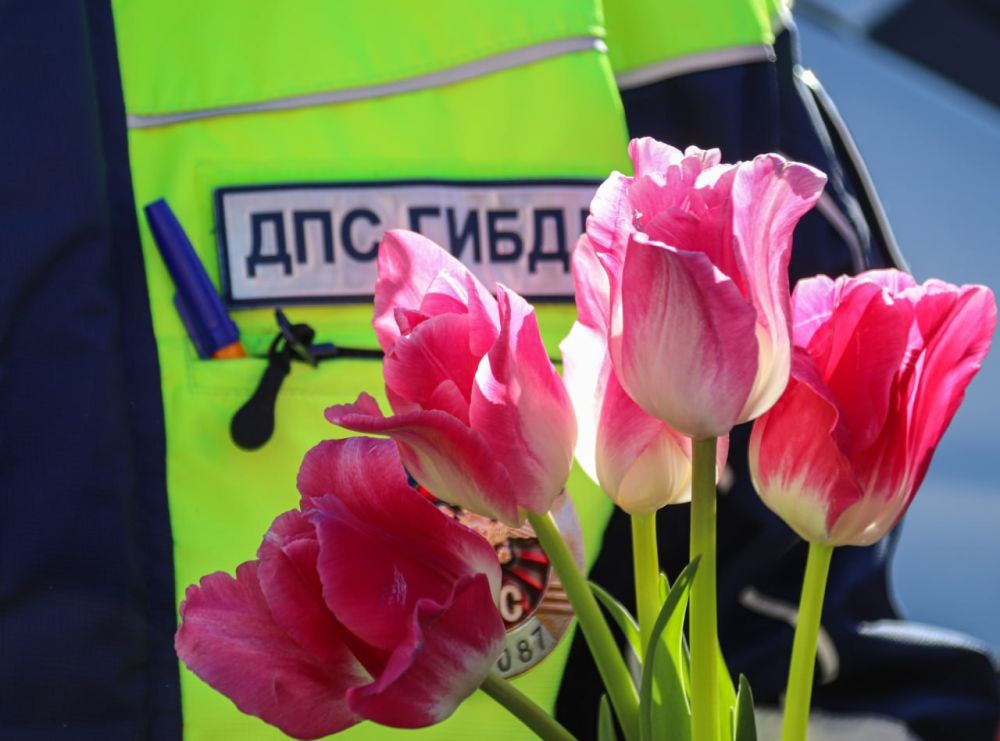 Цветы луганским автоледи Цветы луганским автоледи