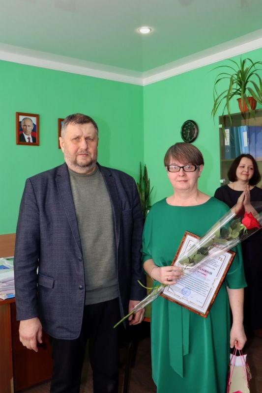 Евгений Бондарь: Не перестану повторять, что в нашем округе живут самые активные, талантливые и целеустремленные женщины! Все они достигают успехов в самых разных сферах, ежедневно вносят свой вклад в развитие муниципалитета! Евгений Бондарь: Не перестану повторять, что в нашем округе живут самые активные, талантливые и целеустремленные женщины! Все они достигают успехов в самых разных сферах, ежедневно вносят свой вклад в развитие муниципалитета!