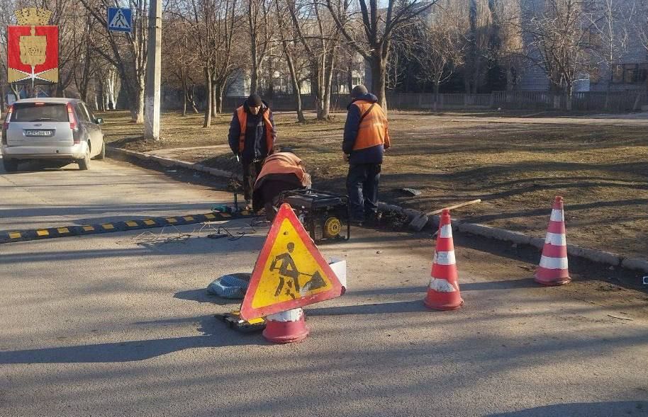 Коммунальные службы проводят работы на территории города Коммунальные службы проводят работы на территории города