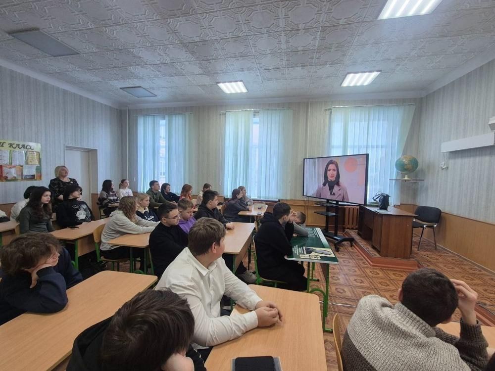 Разговоры о важном в стахановских школах посвятили Международному женскому дню Разговоры о важном в стахановских школах посвятили Международному женскому дню