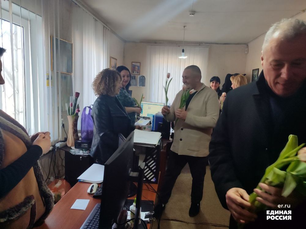В преддверии 8 марта поздравления от депутатов партии «ЕДИНАЯ РОССИЯ» В преддверии 8 марта поздравления от депутатов партии «ЕДИНАЯ РОССИЯ»