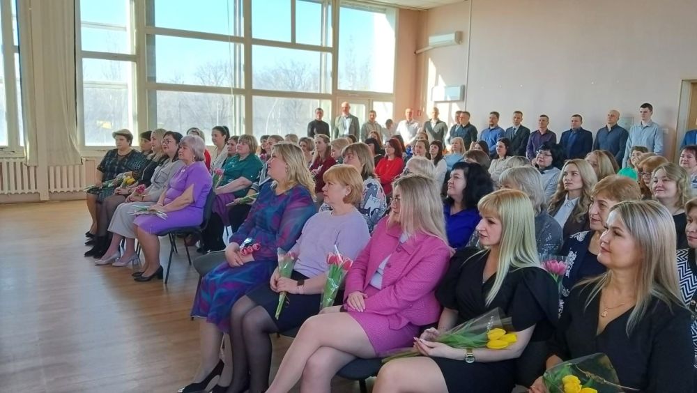 В преддверии Международного женского дня Министр природных ресурсов и экологии Луганской Народной Республики поздравил сотрудников Министерства и лесохозяйственной отрасли В преддверии Международного женского дня Министр природных ресурсов и экологии Луганской Народной Республики поздравил сотрудников Министерства и лесохозяйственной отрасли
