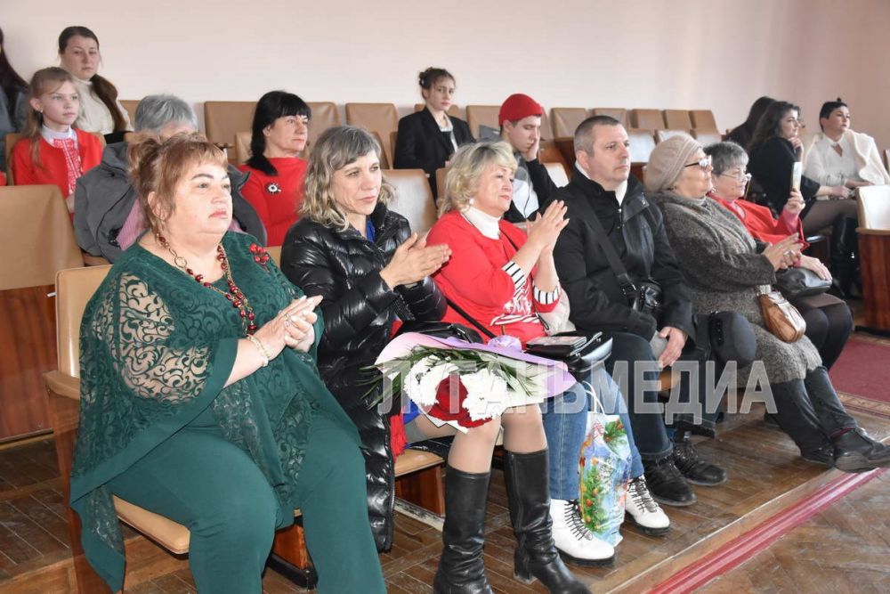 В администрации Кировского городского округа состоялось торжественное мероприятие, посвященное празднованию Международного женского дня 8 Марта В администрации Кировского городского округа состоялось торжественное мероприятие, посвященное празднованию Международного женского дня 8 Марта