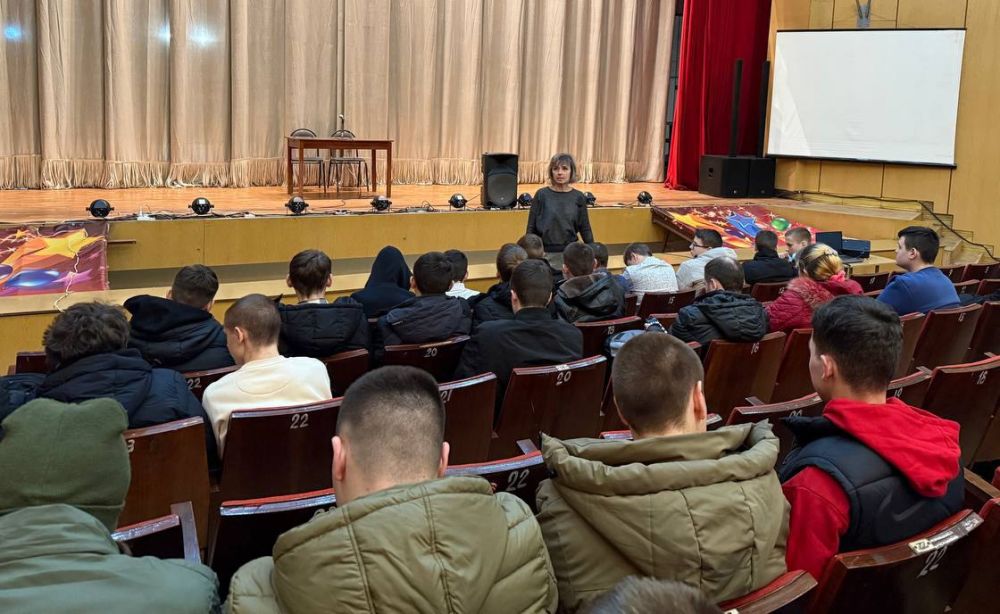 Специалисты отдела молодежной политики и спорта Администрации провели с молодежью округа профилактическую беседу на темы терроризма, наркомании и алкоголизма Специалисты отдела молодежной политики и спорта Администрации провели с молодежью округа профилактическую беседу на темы терроризма, наркомании и алкоголизма